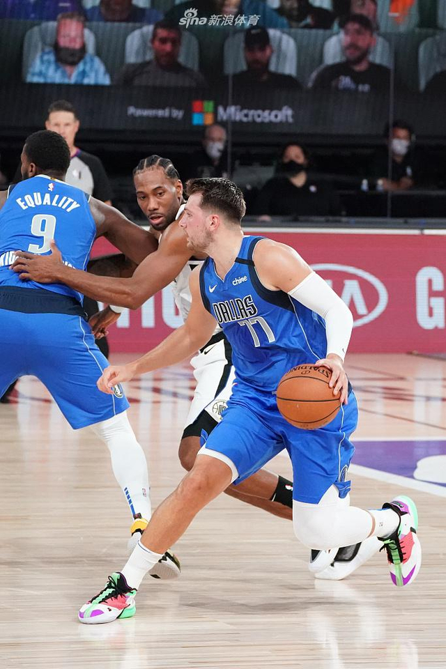 线外的防守 线外的防守